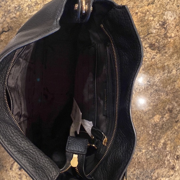 New with tag black leather Michael Kors hobo shoulder bag. - Picture 8 of 9